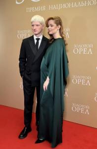 Мила Ершова и Святослав Рогожан впервые вышли в свет после объявления о скором прибавлении в семье
Мила Ершова и Святослав Рогожан впервые вышли в свет после объявления о скором прибавлении в семье